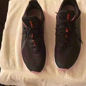 Woman’s air max size 10, Bella, pink and black one one time no box worn one onl